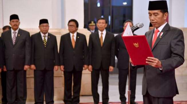 Lantik menteri baru di Istana Negara hari ini, Jokowi reshuffle kabinet
